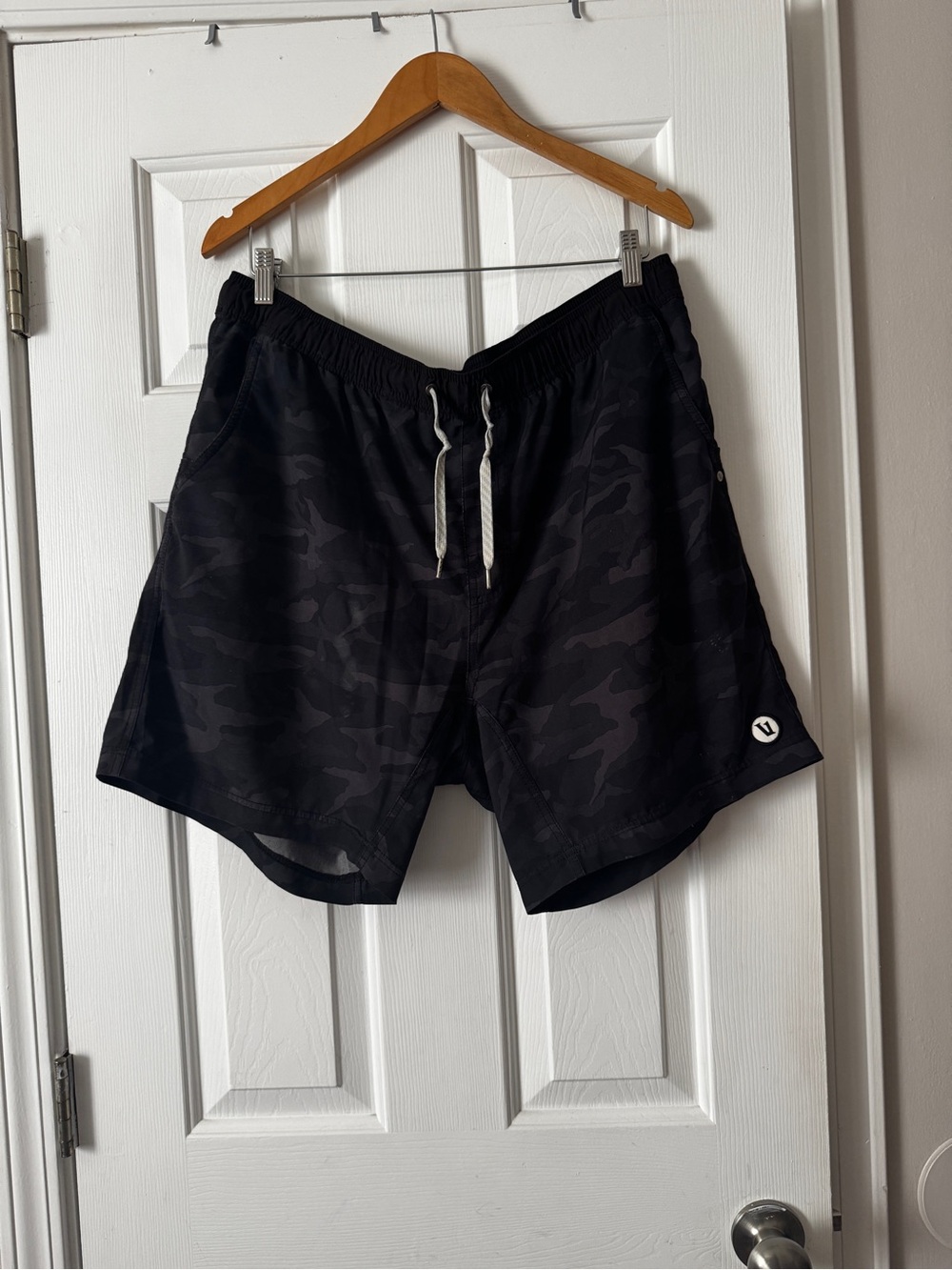Vuori Men's Kore Lined Athletic Performance Shorts Black Watercolor Camo XXL